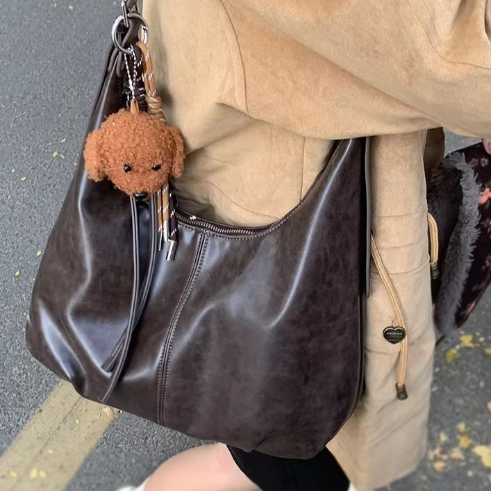 Crossbody Bag Women - กระเป๋าใต้วงแขนขนาดใหญ่สไตล์วินเทจสำหรับผู้หญิง: กระเป๋าสะพายไหล่/สะพายข้างที่นุ่ม ทนทาน ทันสมัย และใช้งานได้หลากหลายสำหรับผู้หญิง