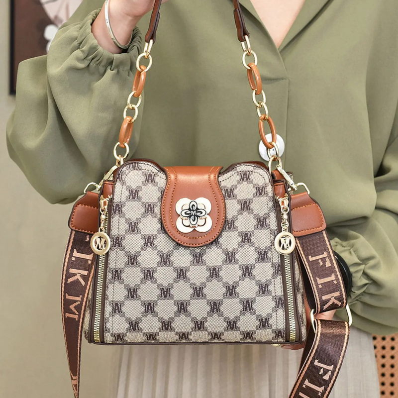 กระเป๋าสะพายไหล่พิมพ์ลายตัวอัก - Crossbody Bag Women บทวิจารณ์และราคา