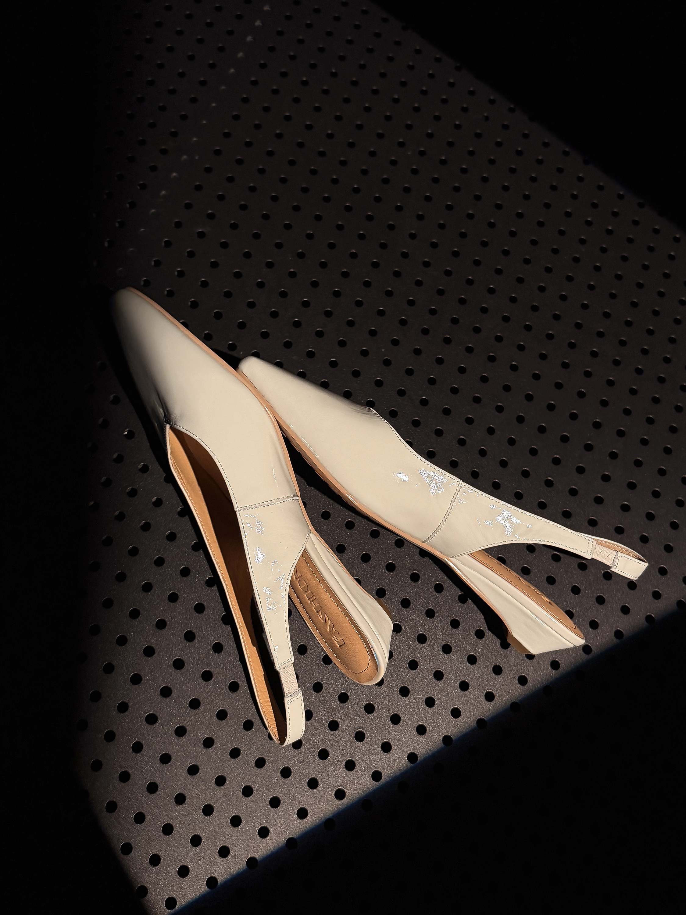 รองเท้าส้นเตี้ยหนังวัว Lenkise - Women Fashion Brand บทวิจารณ์และราคา