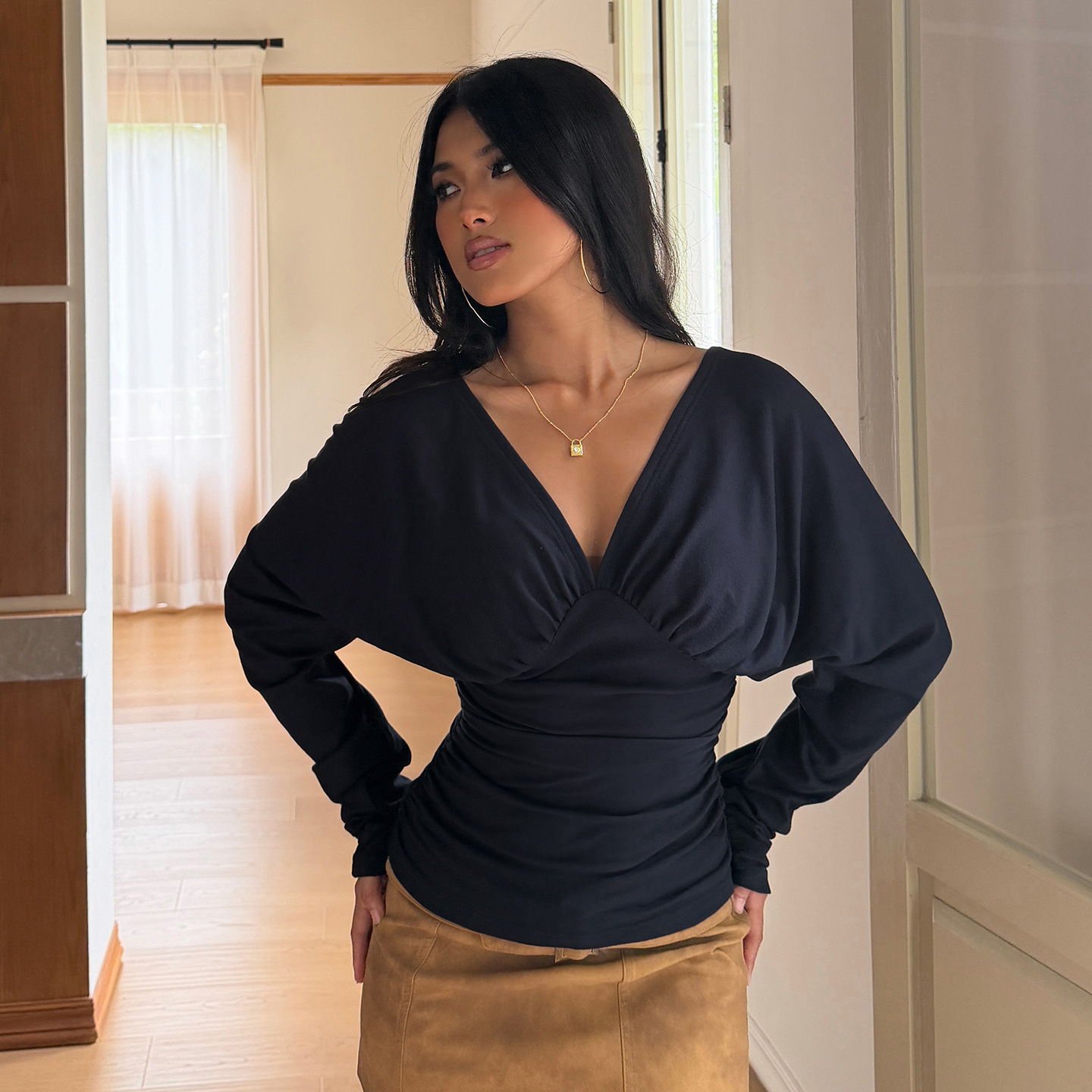 เสื้อคอวีหรูหรา เสื้อยืดสีพื้น - Women'S Fashion For 2026 บทวิจารณ์และราคา